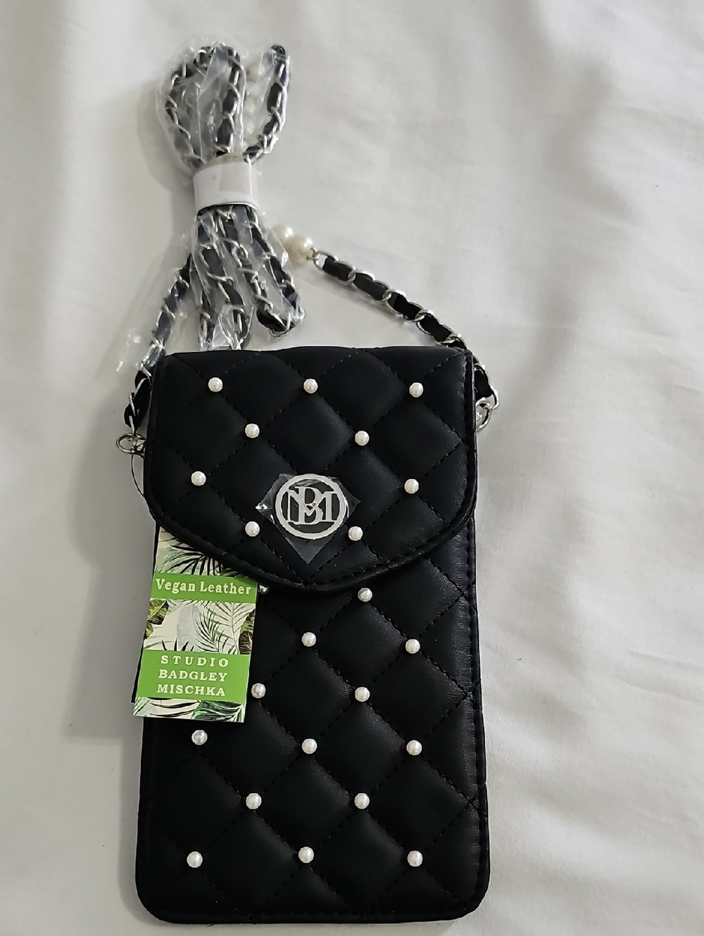 Studio Badgley Mischka Black Quilted Pearl Crossbody Phone Bag